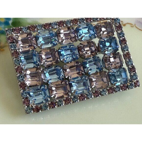 Vintage 50's Kramer NY Rhinestone Rectangle Brooch Blue Pale Lavender - Picture 10 of 10